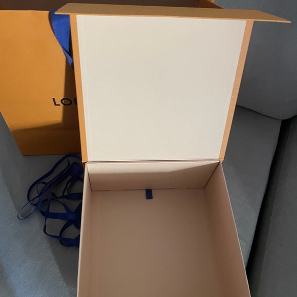Louis Vuitton Authentic Box, Bag and ribbon - Picture 4 of 4